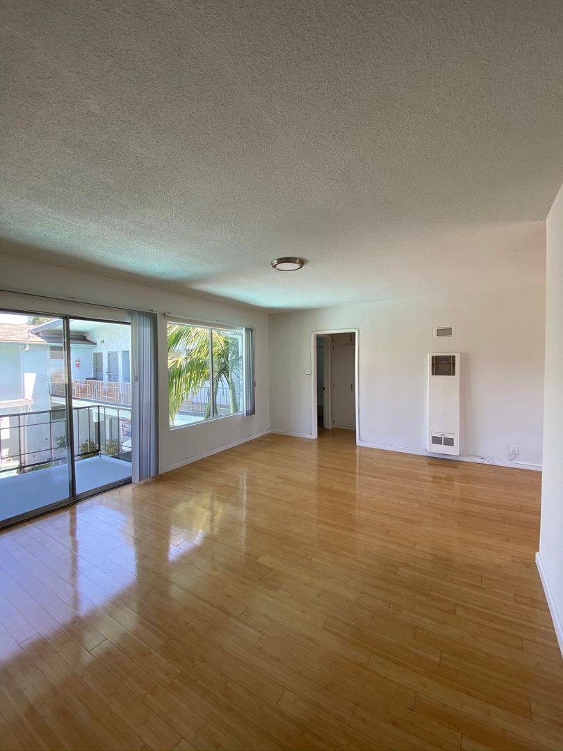 Apartment for rent at 3711 Mentone Ave, Los Angeles, CA 90034
