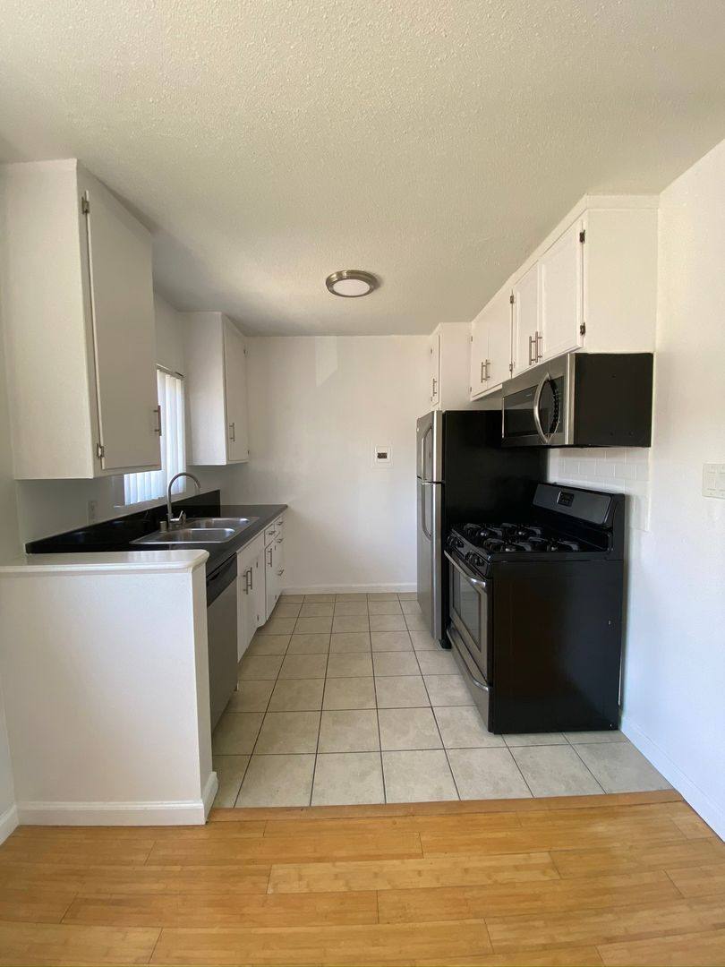 Apartment for rent at 3711 Mentone Ave, Los Angeles, CA 90034