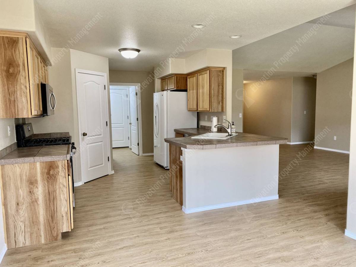 House for rent at 625 NE Redwood Ave, Redmond, OR 97756