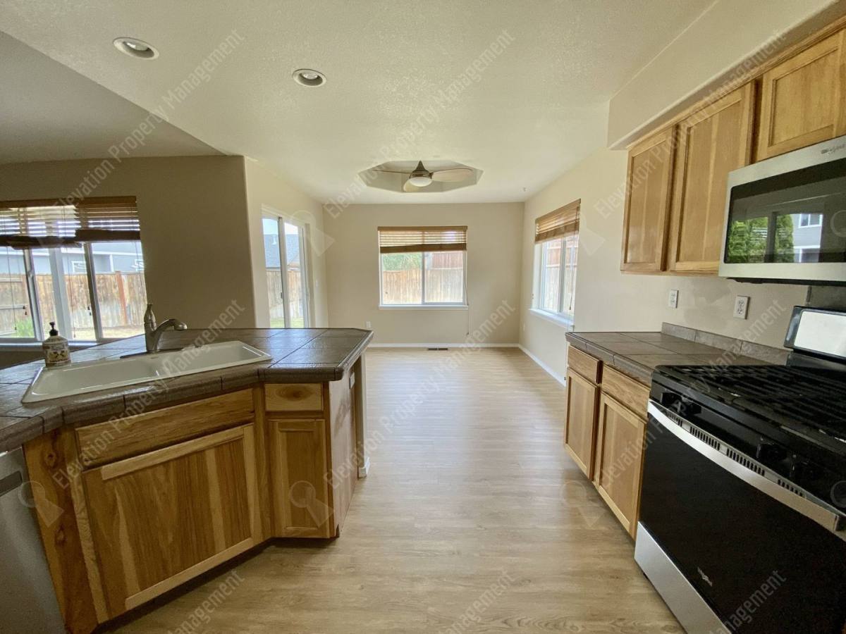 House for rent at 625 NE Redwood Ave, Redmond, OR 97756