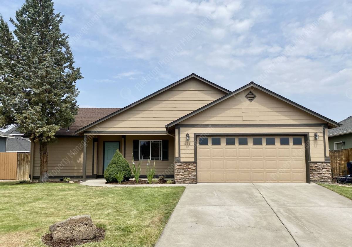 House for rent at 625 NE Redwood Ave, Redmond, OR 97756