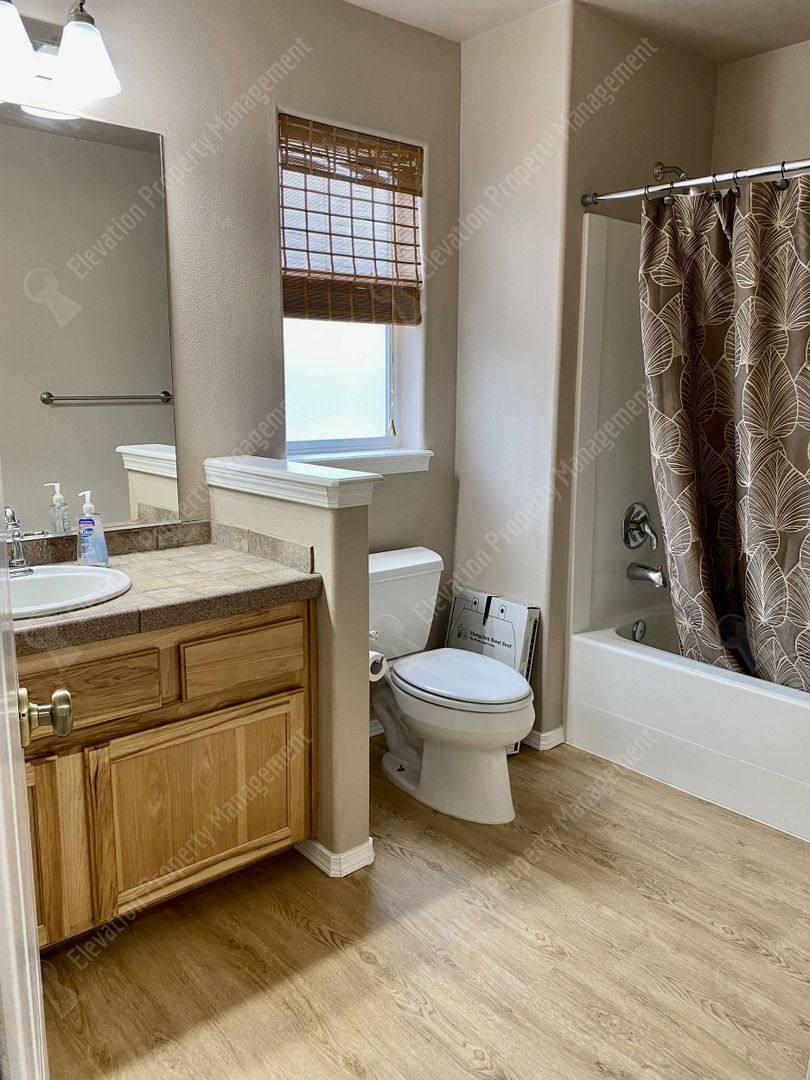 House for rent at 625 NE Redwood Ave, Redmond, OR 97756