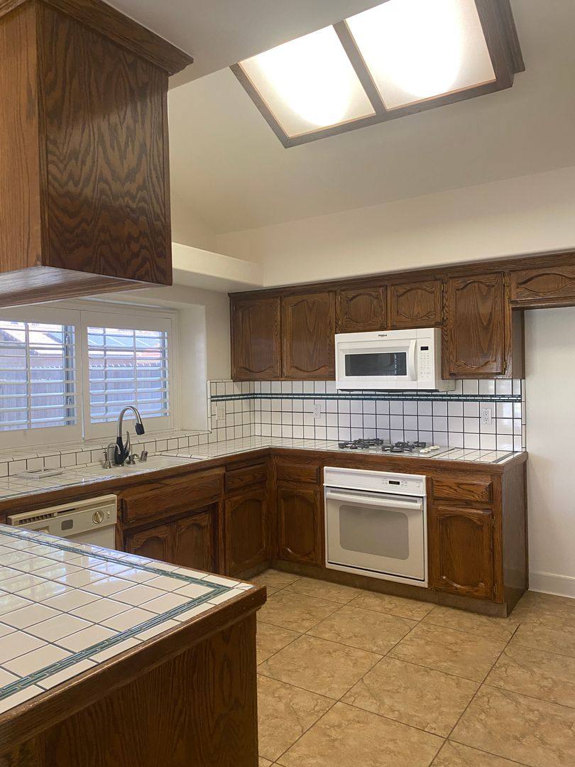 House for rent at 310 Via Rosario, Bakersfield, CA 93314
