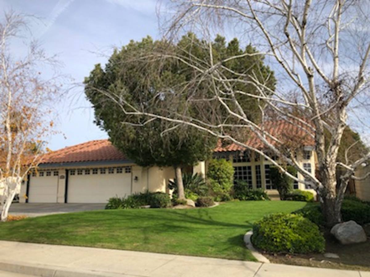 House for rent at 310 Via Rosario, Bakersfield, CA 93314