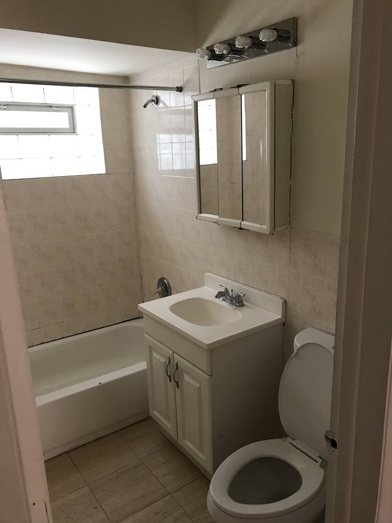 Apartment for rent at 1405 W Sherwin, Chicago, IL 60625