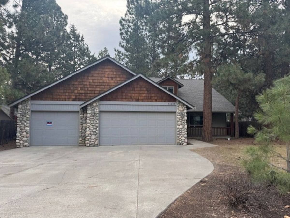 House for rent at 61234 SW Larkwood Dr, Bend, OR 97702