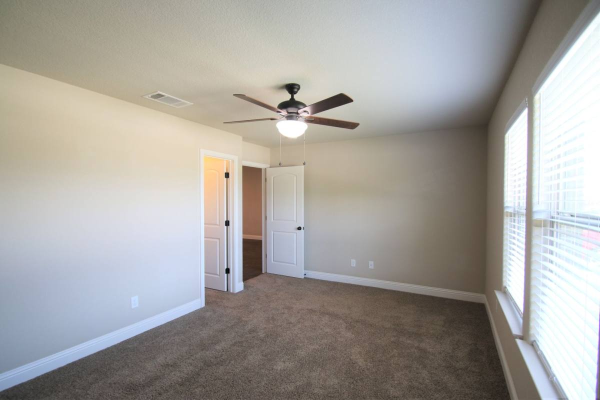 Apartment for rent at 1325-1329 White Sand Dr, Azle, TX 76020