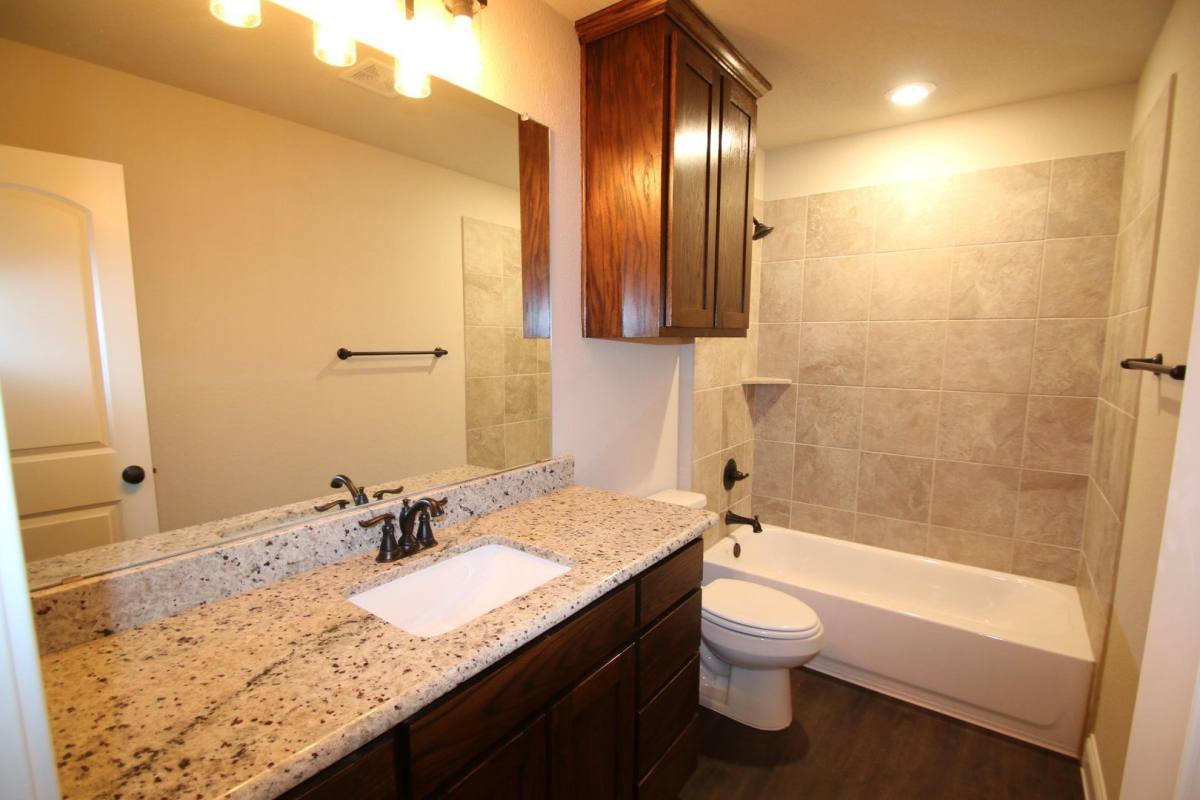 Apartment for rent at 1325-1329 White Sand Dr, Azle, TX 76020