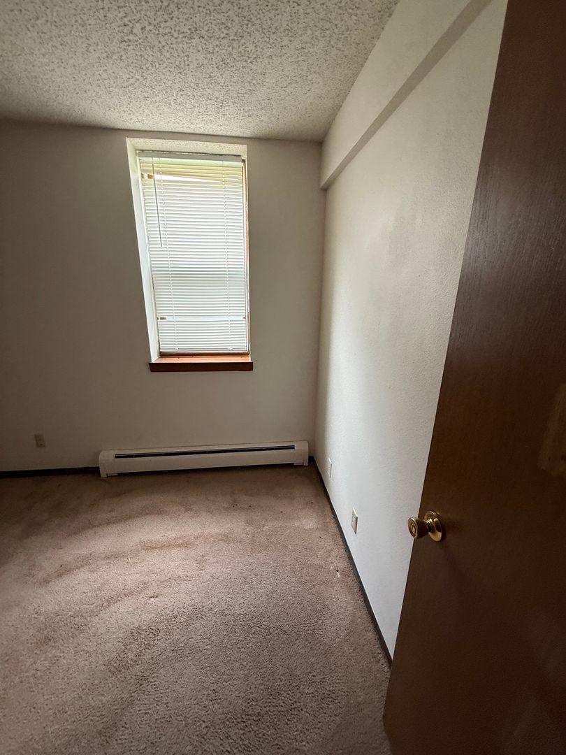 Apartment for rent at 407 5th St NW, Mason City, IA 50401