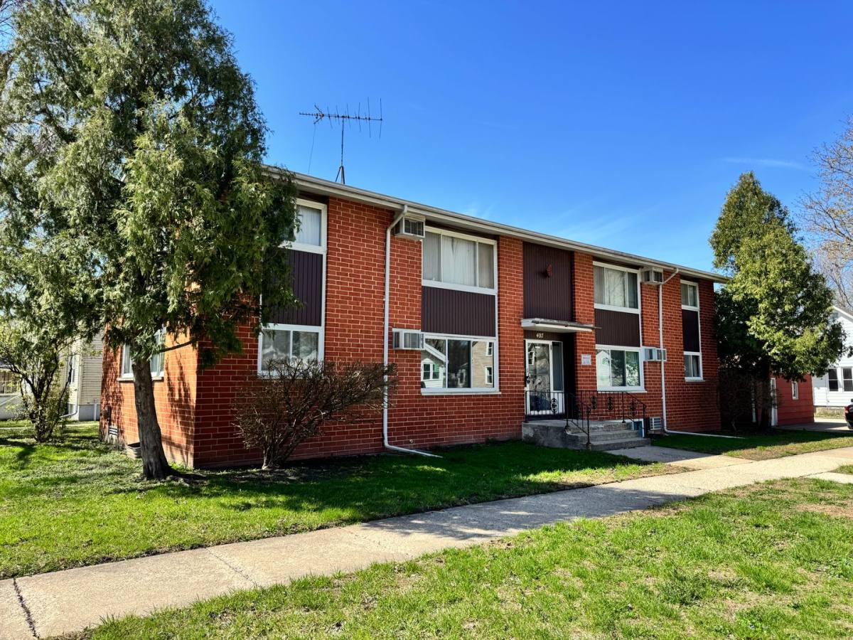 Apartment for rent at 407 5th St NW, Mason City, IA 50401