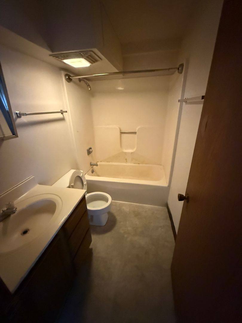 Apartment for rent at 407 5th St NW, Mason City, IA 50401
