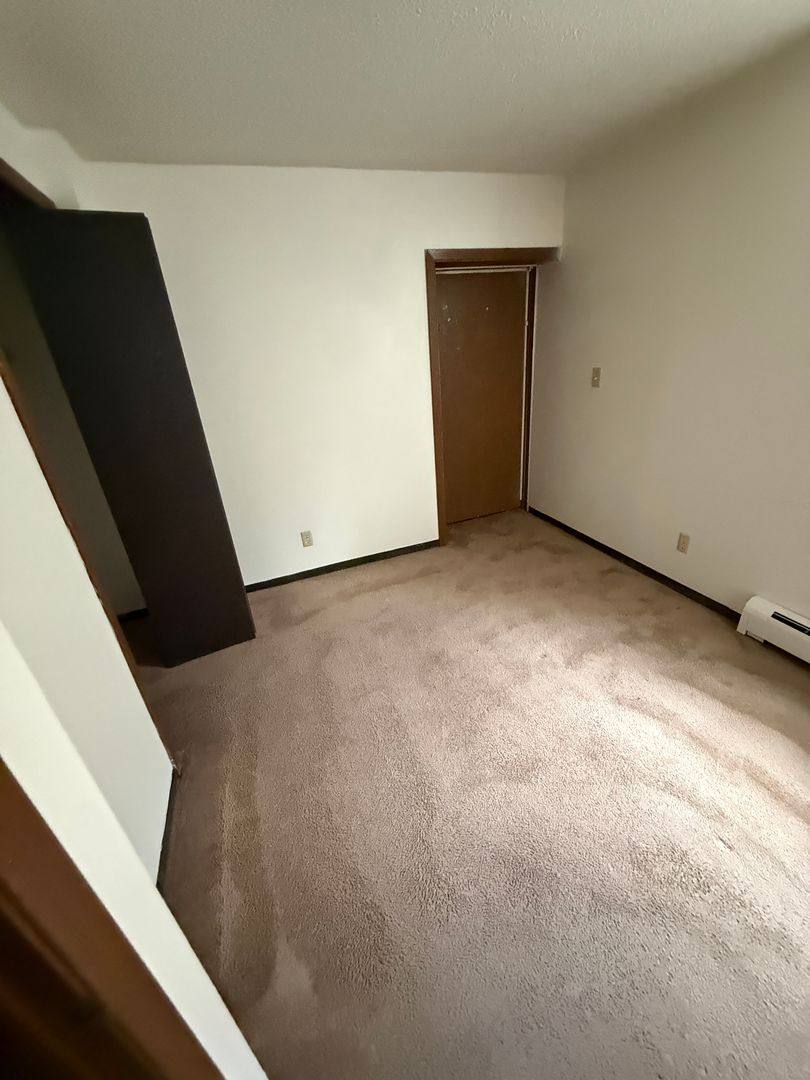 Apartment for rent at 407 5th St NW, Mason City, IA 50401