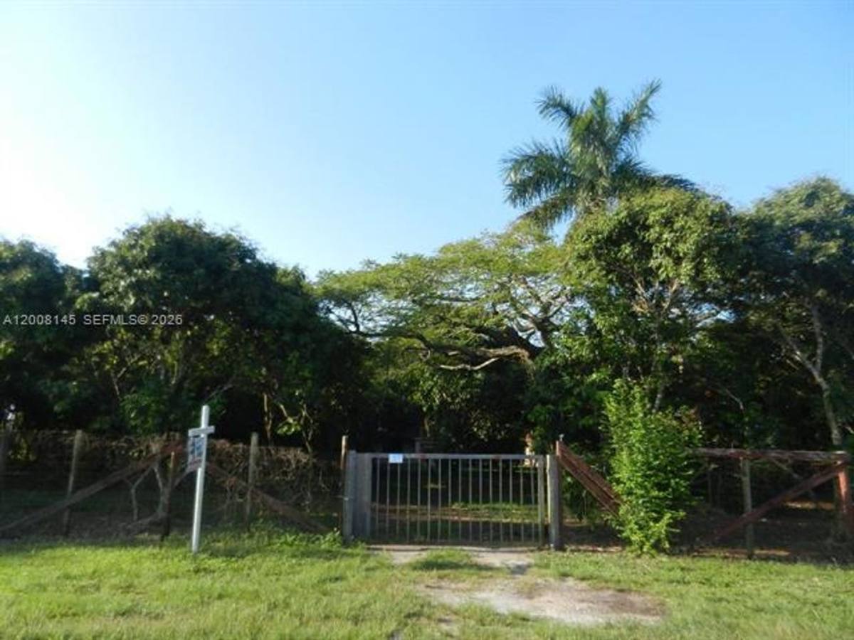 House for rent at 18950 SW 240th St, Homestead, FL 33031