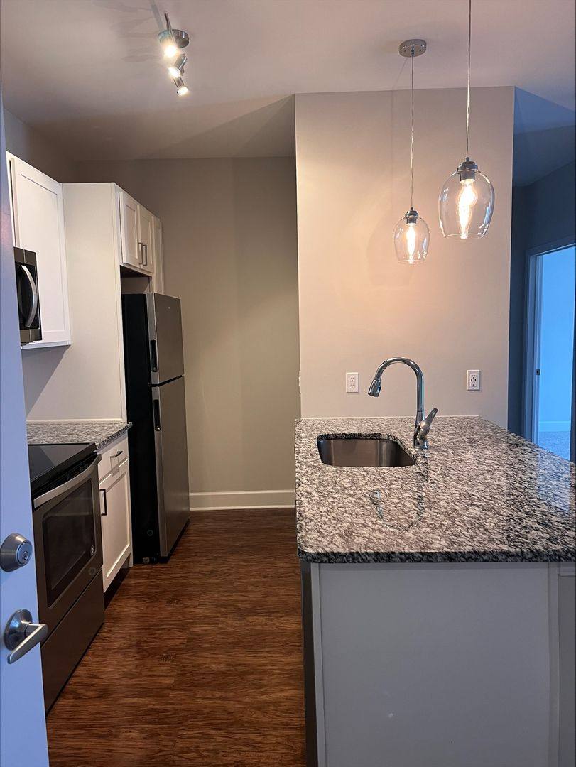 Apartment for rent at 7 N Main St, Old Saybrook, CT 06475