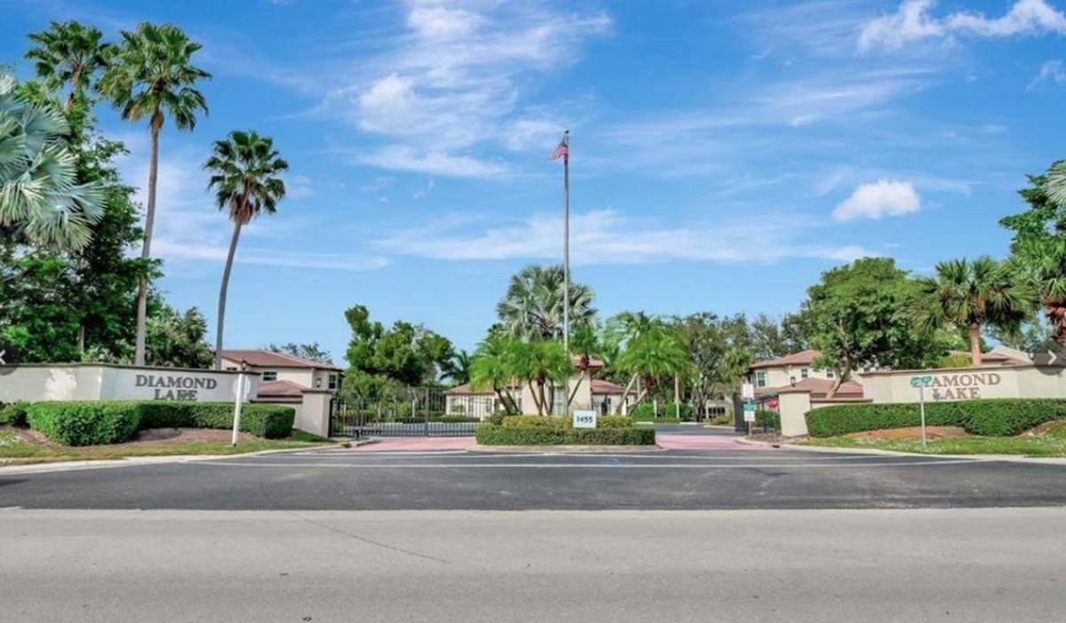 Apartment for rent at 200 Diamond Circle, Naples, FL 34110