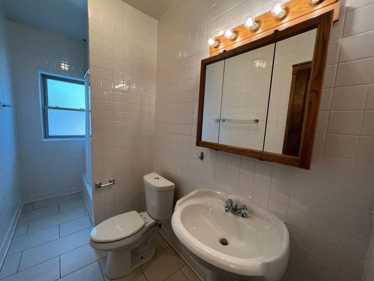 Apartment for rent at 1535 W Addison, Chicago, IL 60613