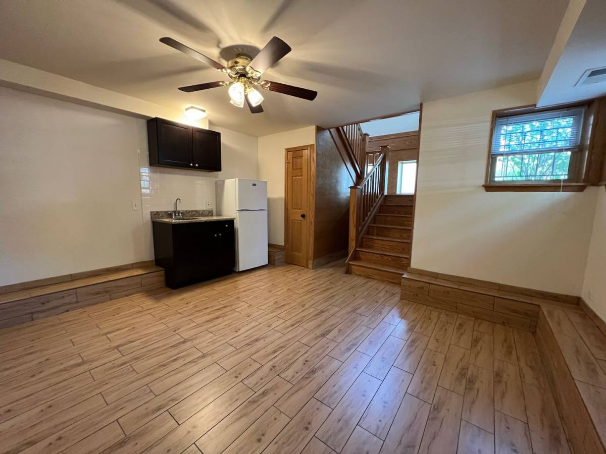 Apartment for rent at 1535 W Addison, Chicago, IL 60613