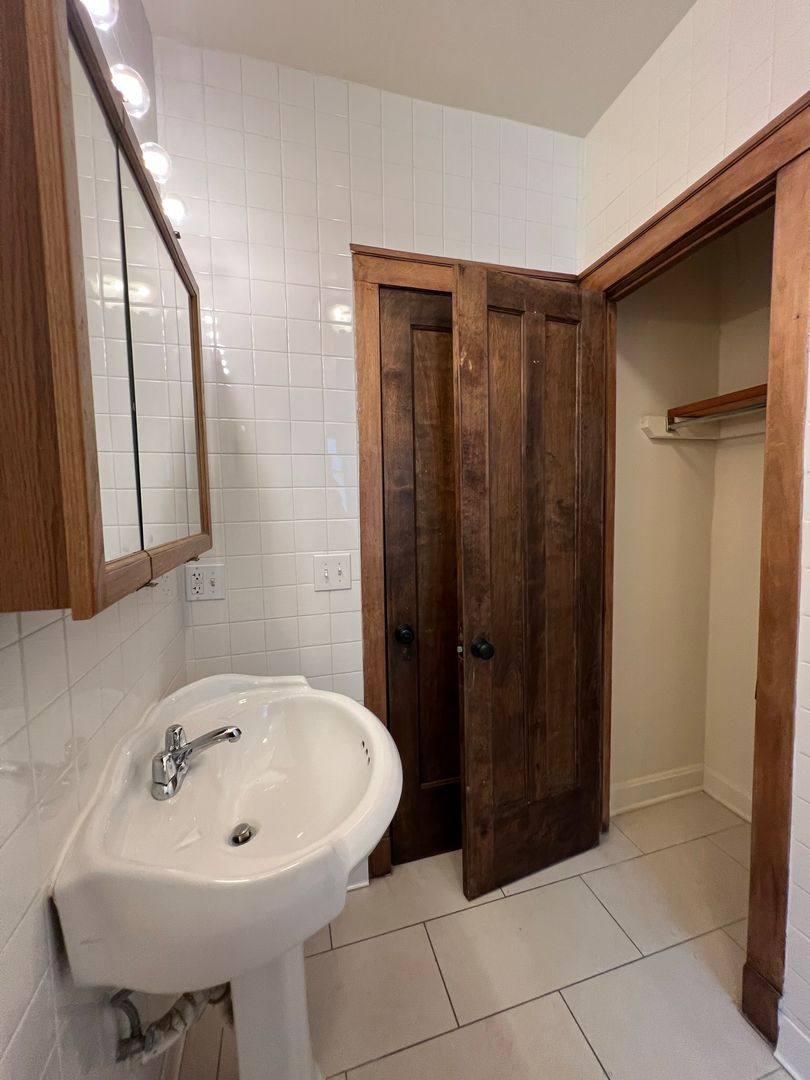Apartment for rent at 1535 W Addison, Chicago, IL 60613