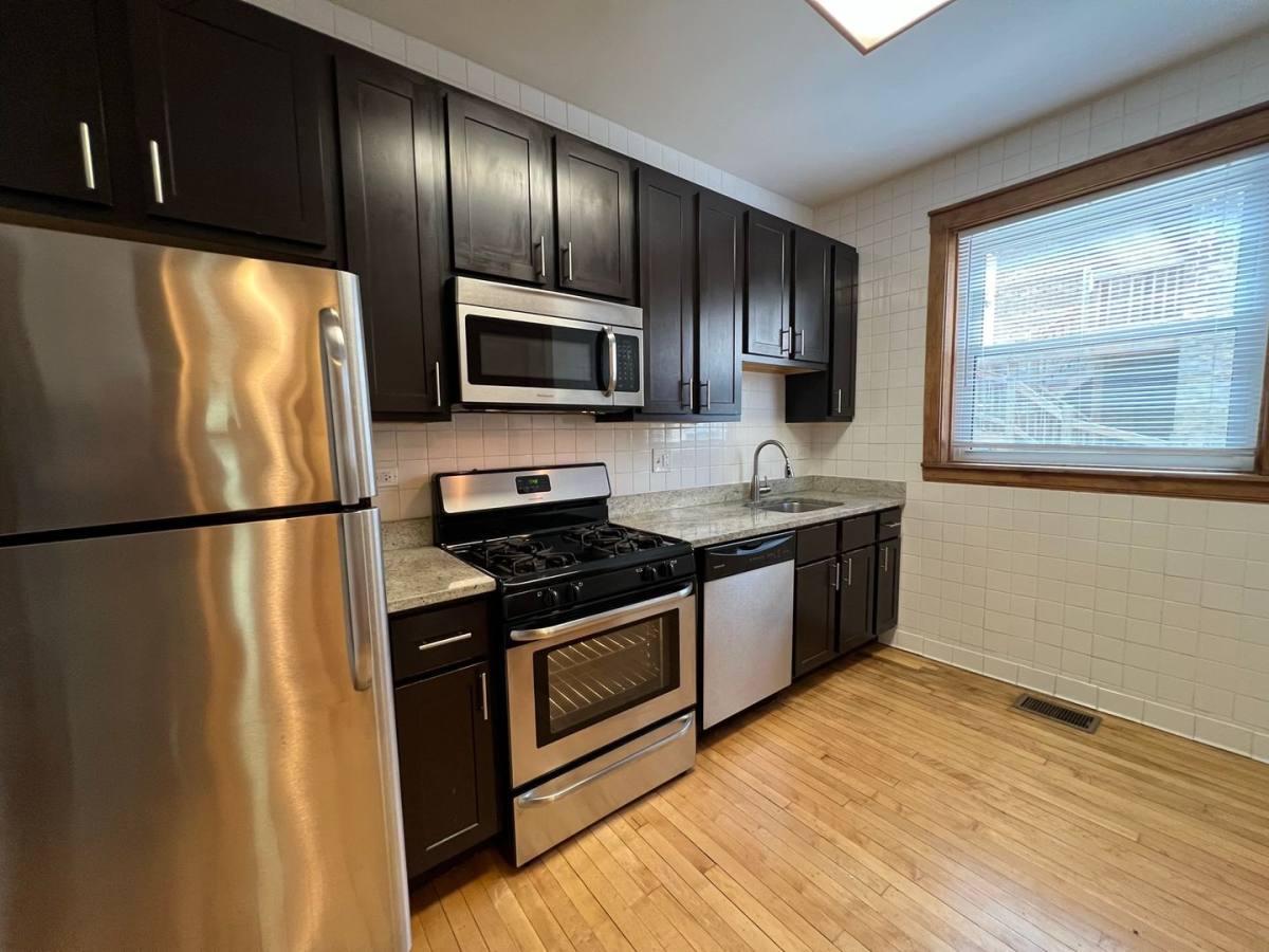 Apartment for rent at 1535 W Addison, Chicago, IL 60613
