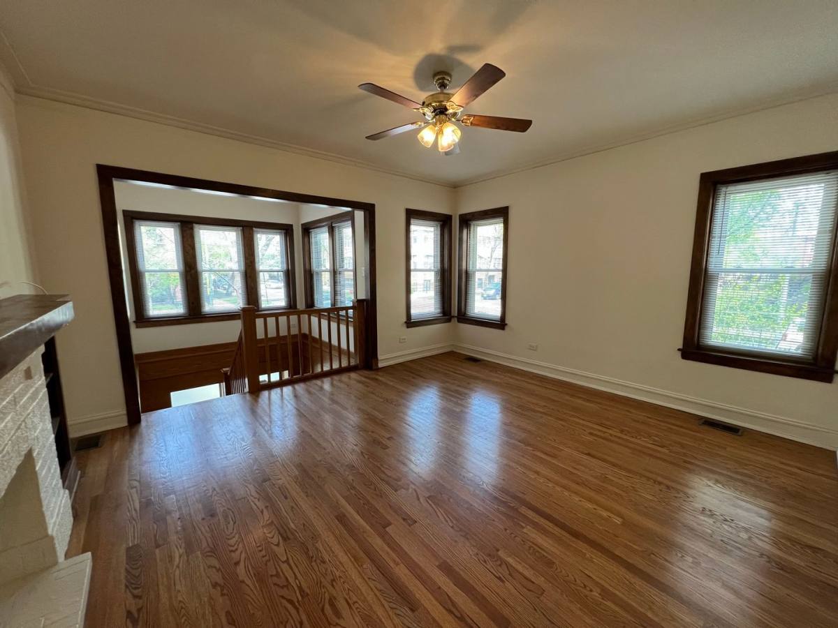 Apartment for rent at 1535 W Addison, Chicago, IL 60613