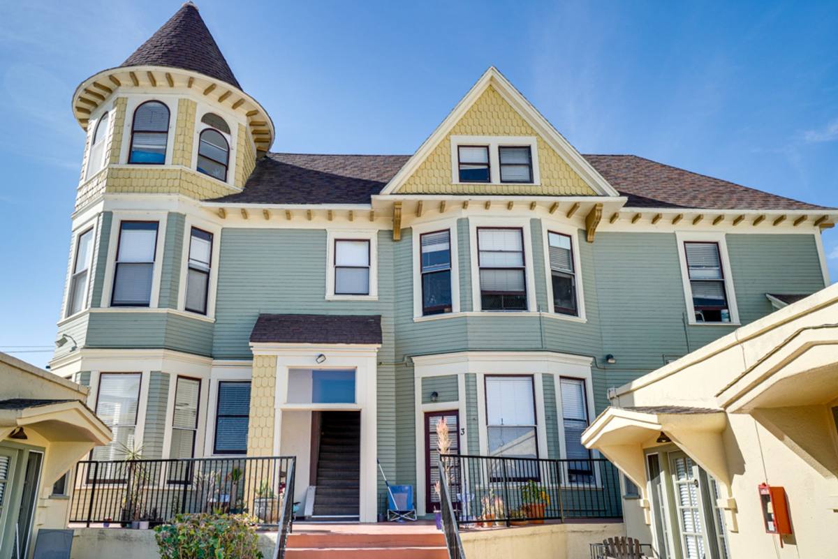 Apartment for rent at 4260 Campus Ave, San Diego, CA 92103