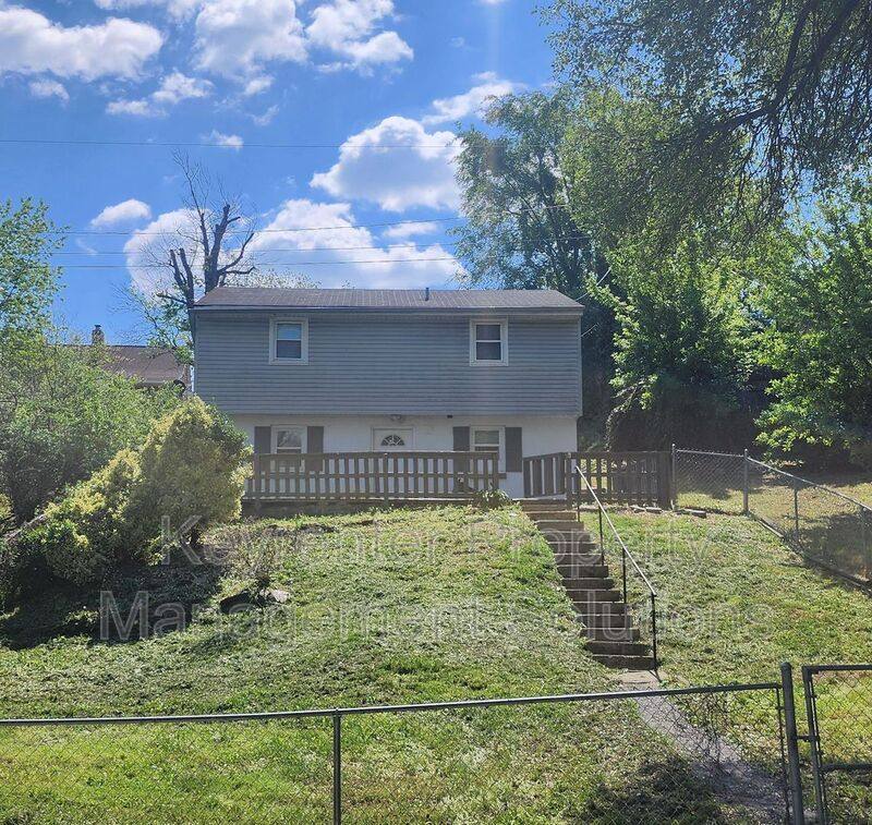 House for rent at 813 Highland Ave, Waynesboro, VA 22980
