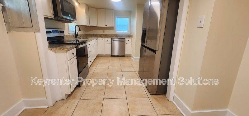 House for rent at 813 Highland Ave, Waynesboro, VA 22980