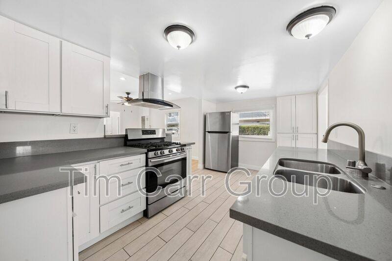 House for rent at 2545 Elden Ave, Costa Mesa, CA 92627