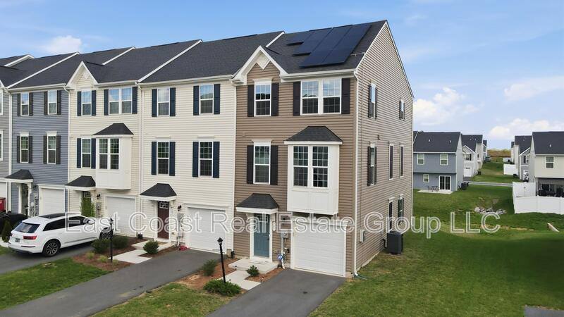 Townhouse for rent at 105 Dripping Spring Dr, Hedgesville, WV 25427