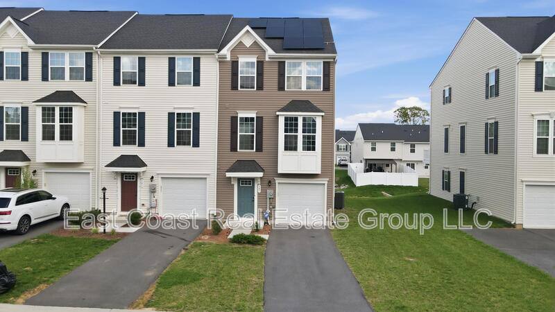 Townhouse for rent at 105 Dripping Spring Dr, Hedgesville, WV 25427