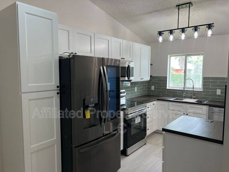 Apartment for rent at 5214 Stacy St #20, West Palm Beach, FL 33417