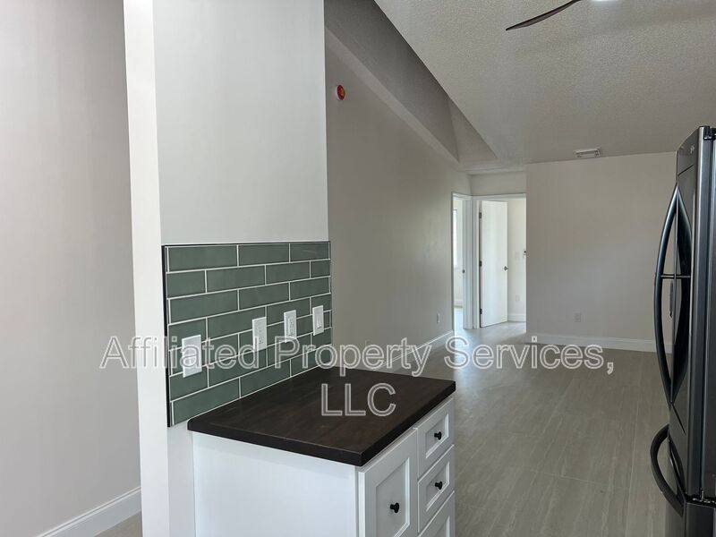 Apartment for rent at 5214 Stacy St #20, West Palm Beach, FL 33417