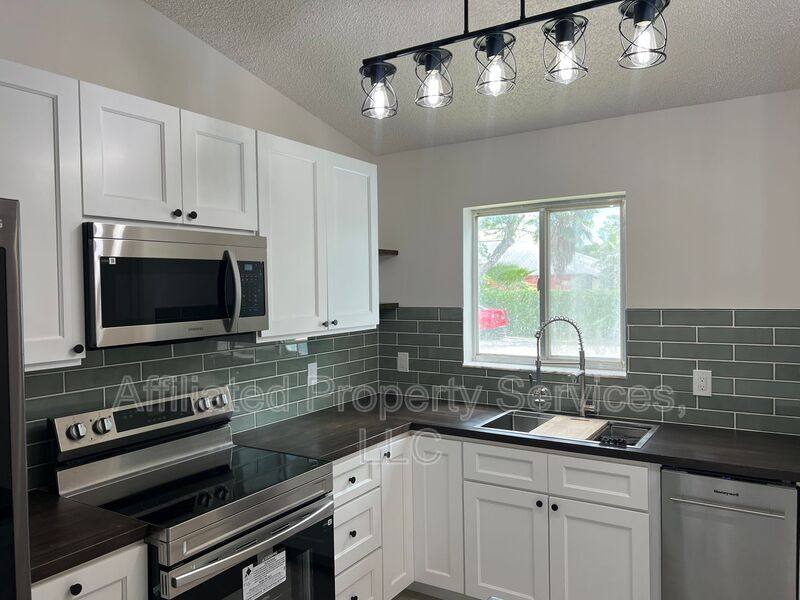 Apartment for rent at 5214 Stacy St #20, West Palm Beach, FL 33417