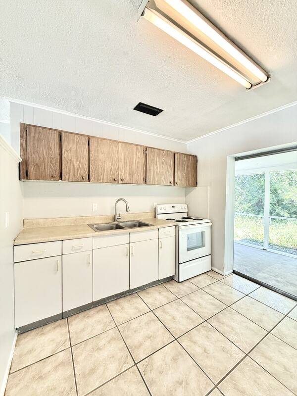 Apartment for rent at 605 64th Ave W, Bradenton, FL 34207