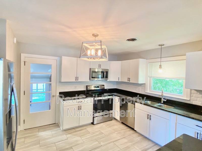 House for rent at 10 Westlawn Dr, Hampton, VA 23664