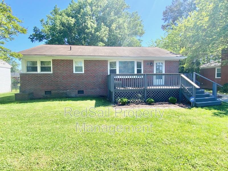 House for rent at 10 Westlawn Dr, Hampton, VA 23664