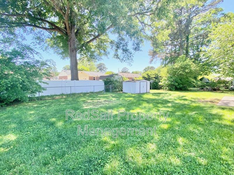 House for rent at 10 Westlawn Dr, Hampton, VA 23664