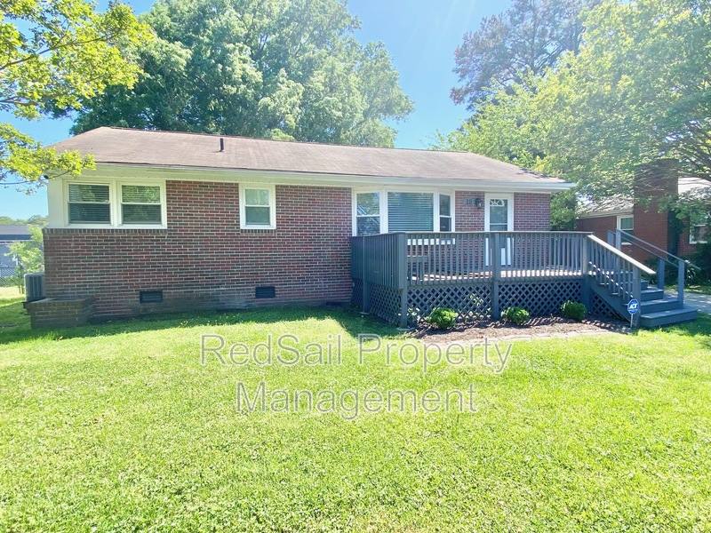 House for rent at 10 Westlawn Dr, Hampton, VA 23664