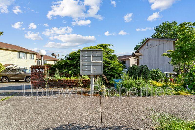 Apartment for rent at 1508 SW Dewitt St #7, Portland, OR 97239