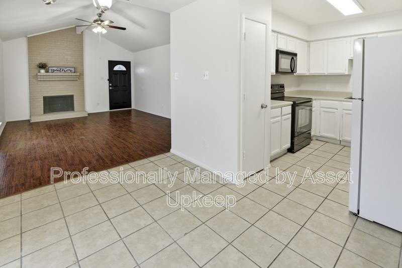 House for rent at 3324 Green Ridge St, Fort Worth, TX 76133
