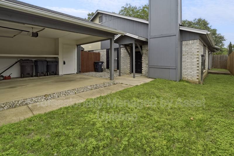 House for rent at 3324 Green Ridge St, Fort Worth, TX 76133