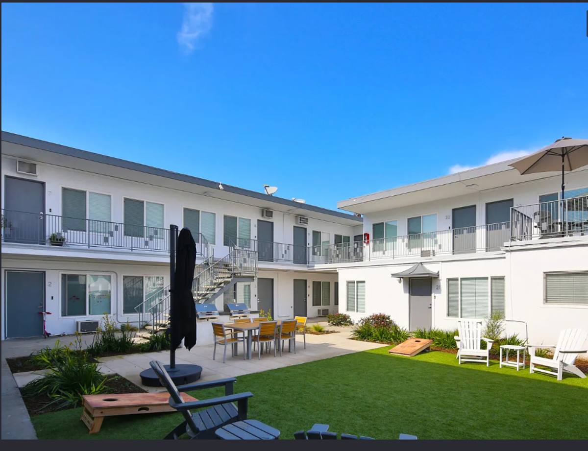 Apartment for rent at 1801-1805 Wardlow Rd, Long Beach, CA 90807