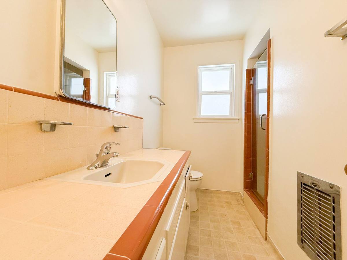 Apartment for rent at 1033 S Holt Ave, Los Angeles, CA 90035