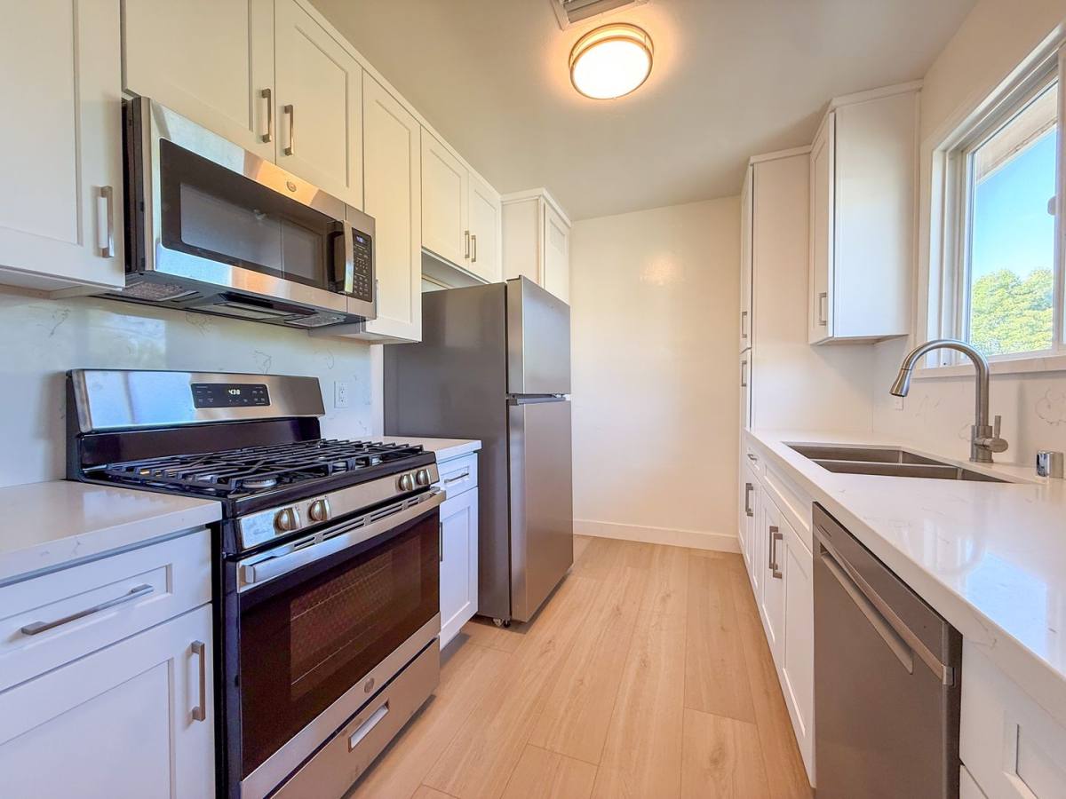 Apartment for rent at 1033 S Holt Ave, Los Angeles, CA 90035
