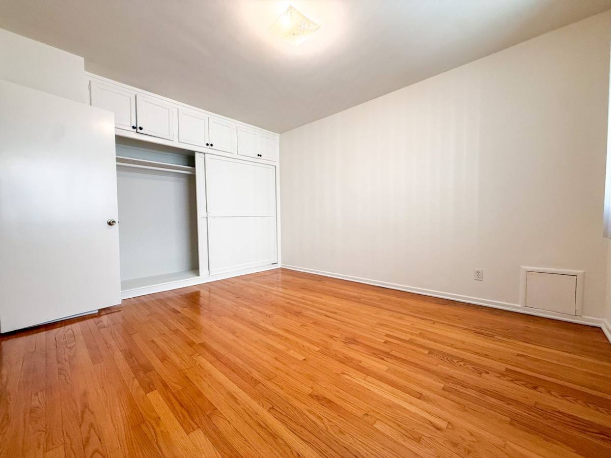 Apartment for rent at 1033 S Holt Ave, Los Angeles, CA 90035
