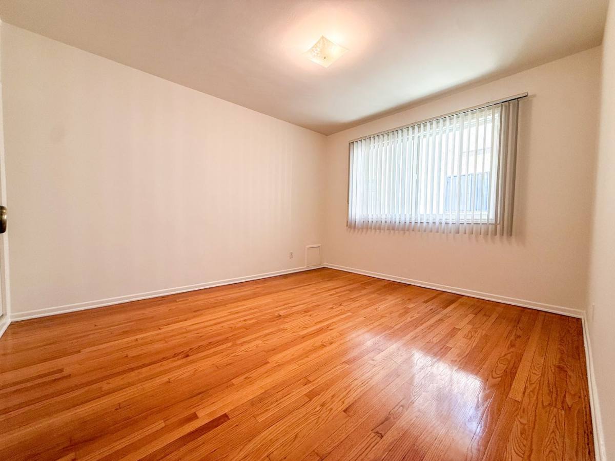 Apartment for rent at 1033 S Holt Ave, Los Angeles, CA 90035