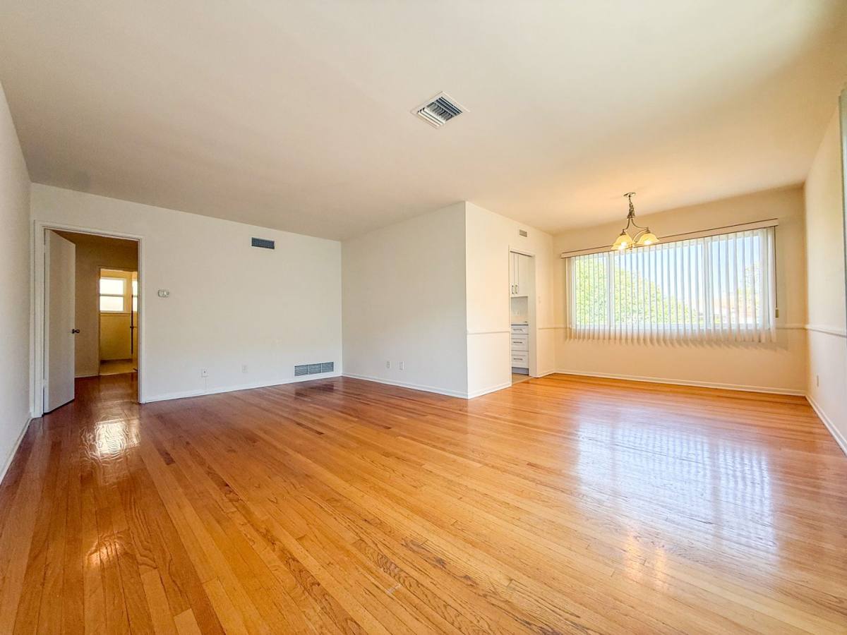 Apartment for rent at 1033 S Holt Ave, Los Angeles, CA 90035
