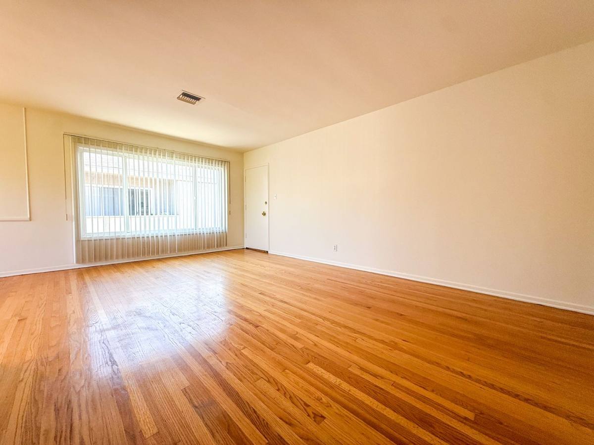 Apartment for rent at 1033 S Holt Ave, Los Angeles, CA 90035