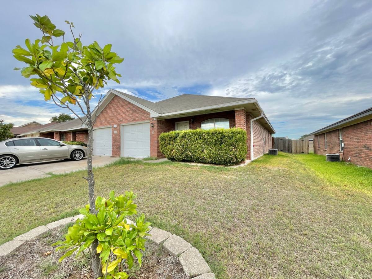 Townhouse for rent at 5003 John David Dr, Killeen, TX 76549