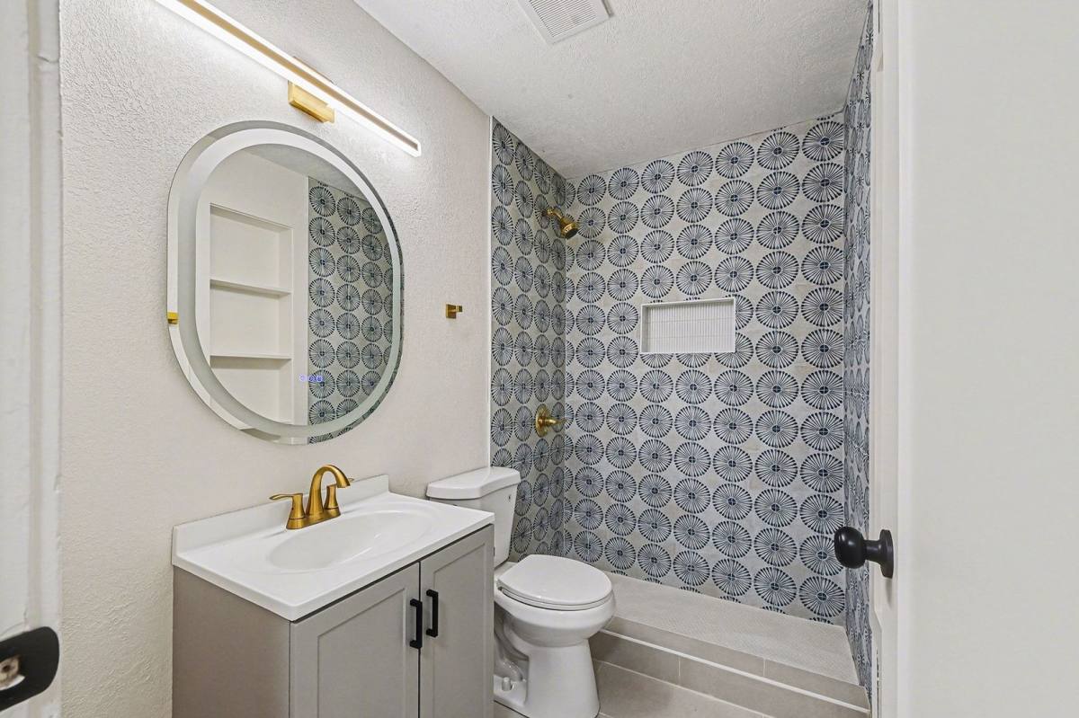 Apartment for rent at 516-526 W 39th Terrace, Kansas City, MO 64111